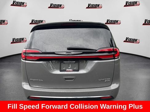 Used 2023 Chrysler Pacifica Limited AWD/4WD image 7
