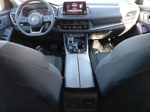 Used 2024 Nissan Rogue SV image 10