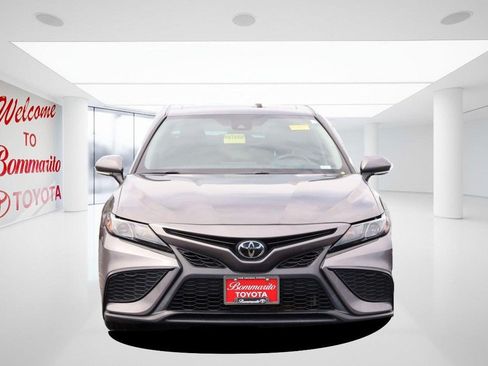 Used 2024 Toyota Camry SE FWD image 4