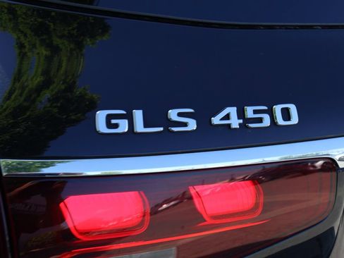 Used 2025 Mercedes-Benz GLS 450 4MATIC image 9