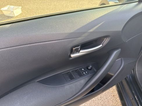 Used 2020 Toyota Corolla LE image 9