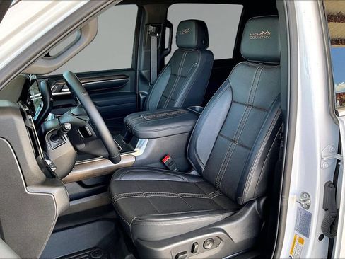 Used 2025 Chevrolet Silverado 2500 High Country w/ High Country Premium Package AWD/4WD image 22