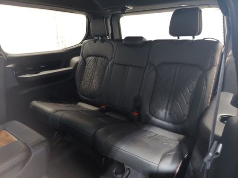 Used 2022 Jeep Grand Wagoneer Series III w/ Rear-Seat Entertainment Group AWD/4WD image 14