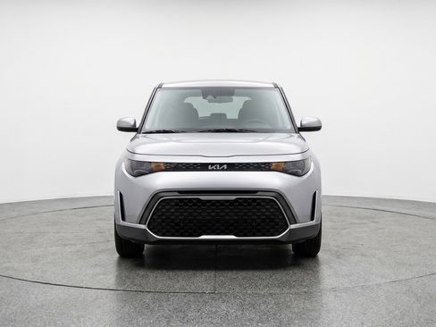 Used 2025 Kia Soul LX w/ LX Technology Package FWD image 2