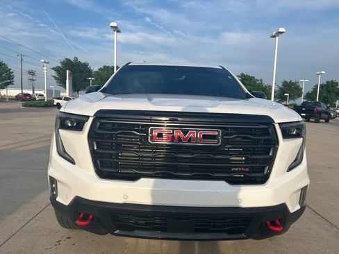 Used 2025 GMC Acadia AT4 w/ Super Cruise Package image 2