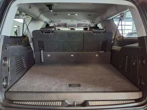 Used 2017 Chevrolet Suburban LT image 6