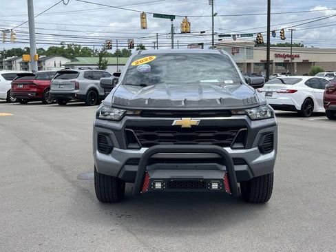 Used 2025 Chevrolet Colorado LT AWD/4WD image 2