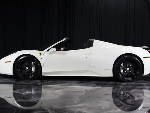 Used 2012 Ferrari 458 Spider RWD image 7