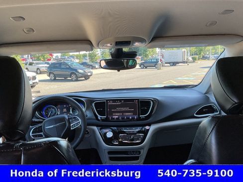 Used 2024 Chrysler Pacifica Touring-L FWD image 48