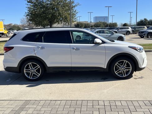 Used 2017 Hyundai Santa Fe SE Ultimate image 11