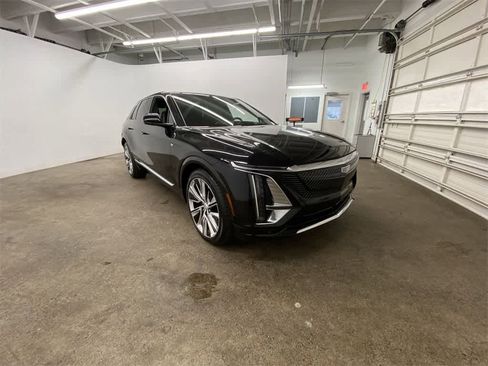 Certified 2024 Cadillac Lyriq Luxury image 8