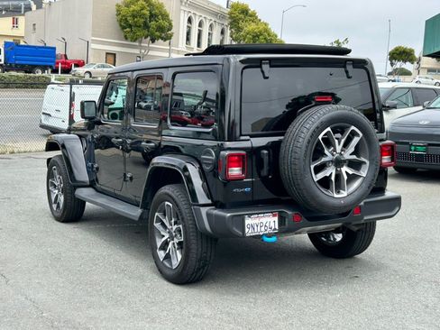 Used 2024 Jeep Wrangler Unlimited w/ LED Headlamp & Fog Lamp Group AWD/4WD image 8
