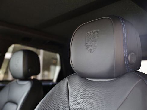 New 2025 Porsche Cayenne GTS image 22