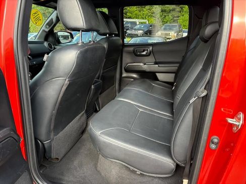 Used 2018 Toyota Tacoma TRD Sport AWD/4WD image 21