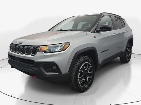 Used 2024 Jeep Compass Trailhawk AWD/4WD image 6