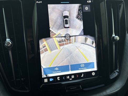 Used 2025 Volvo XC60 B5 Plus image 25