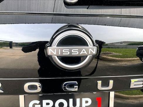 Certified 2023 Nissan Rogue SV FWD image 30