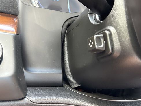 Used 2019 Cadillac Escalade ESV Luxury image 24