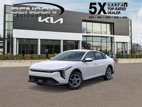 New 2025 Kia K4 LXS image 1
