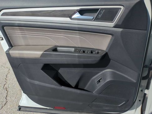 Used 2023 Volkswagen Atlas SE w/ Black Wheel Package FWD image 21