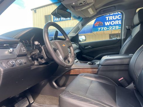 Used 2017 Chevrolet Suburban LT image 9