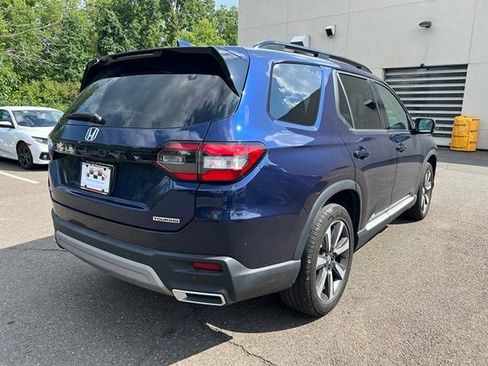Used 2024 Honda Pilot Touring image 6