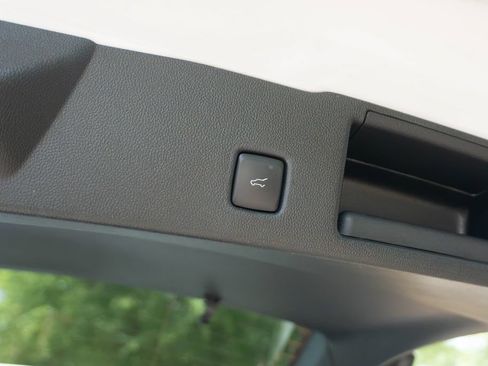 Used 2022 Ford Escape SE w/ SE Sport Appearance Package FWD image 9