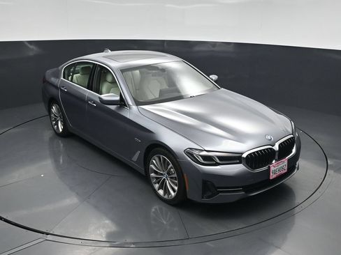 Used 2022 BMW 530e w/ Convenience Package RWD image 33