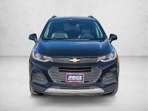 Used 2019 Chevrolet Trax LT w/ LT Convenience Package image 2