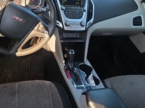 Used 2017 GMC Terrain SLE FWD image 2