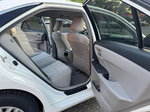 Used 2016 Toyota Camry LE FWD image 15