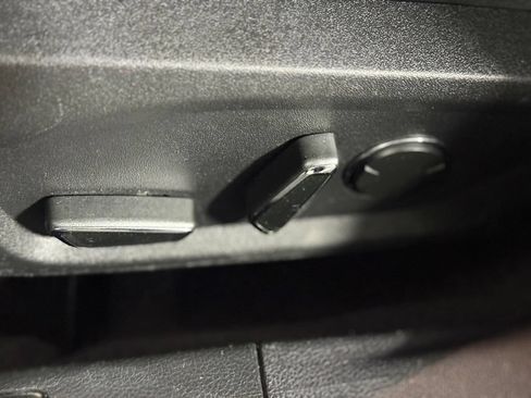 Used 2017 Ford Fusion SE FWD image 22