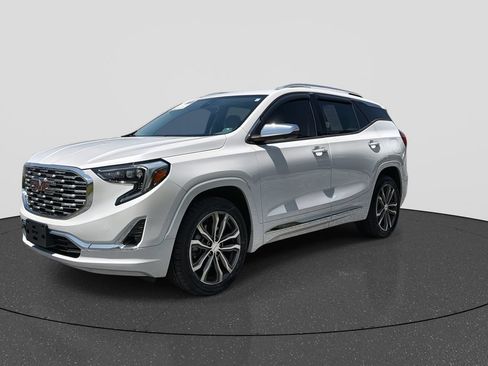 Used 2020 GMC Terrain Denali w/ Denali Premium Package FWD image 10