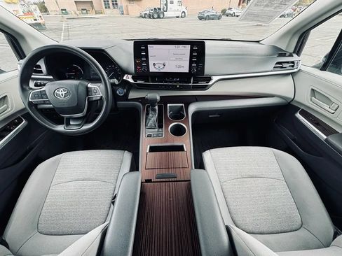 Used 2021 Toyota Sienna LE image 20