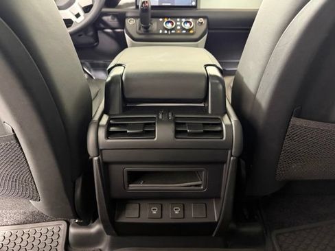 New 2025 Land Rover Defender 110 X-Dynamic SE AWD/4WD image 22