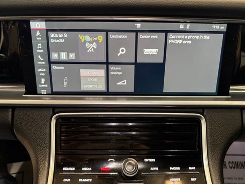 Used 2018 Porsche Panamera 4 image 24