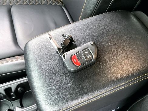 Used 2021 Jeep Wrangler Unlimited Sahara AWD/4WD image 14