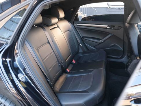 Used 2022 Volkswagen Passat 2.0T R-Line image 21