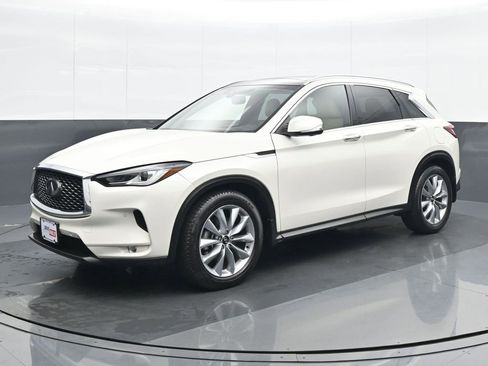 Used 2022 INFINITI QX50 Essential image 2