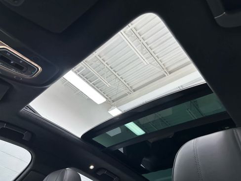 Used 2023 Bentley Bentayga AWD/4WD image 43