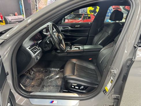Used 2020 BMW 750i xDrive w/ M Sport Package AWD/4WD image 9