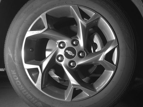 Used 2025 Chevrolet Trax LT FWD image 13
