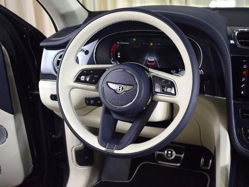 New 2025 Bentley Bentayga image 4