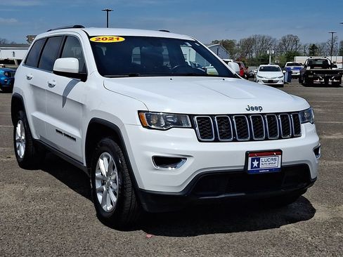 Used 2021 Jeep Grand Cherokee Laredo AWD/4WD image 2
