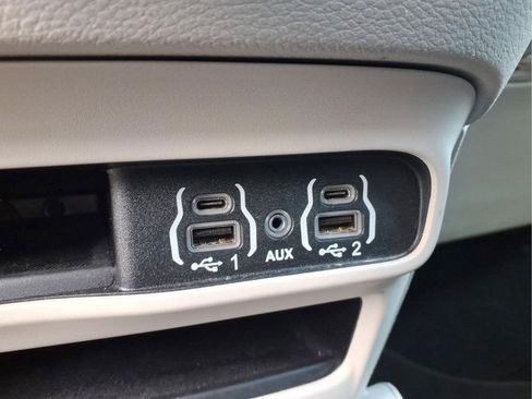 Used 2023 Chrysler Pacifica Touring-L FWD image 14
