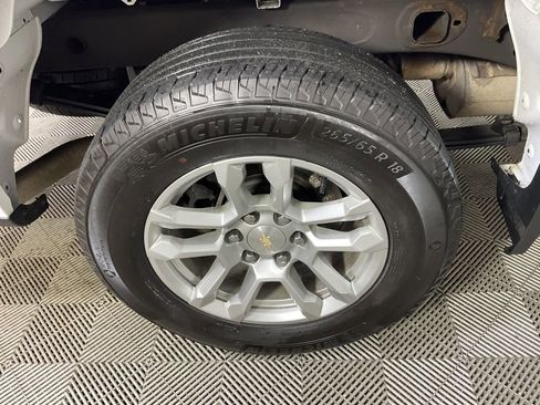 Used 2023 Chevrolet Silverado 1500 LT AWD/4WD image 10