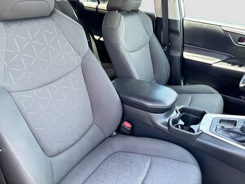 Used 2021 Toyota RAV4 XLE FWD image 26