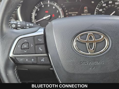 Used 2021 Toyota Highlander XLE AWD/4WD image 26