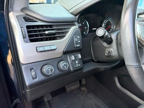 Used 2017 GMC Yukon XL Denali w/ Open Road Package AWD/4WD image 10
