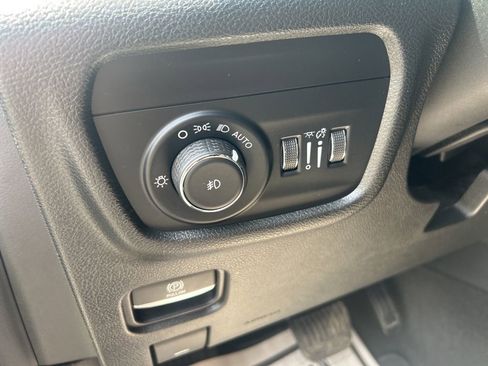 Used 2022 Jeep Grand Cherokee Limited AWD/4WD image 19